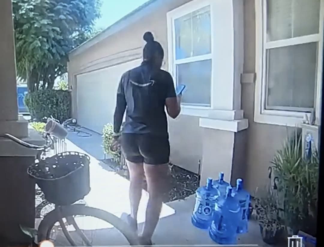 big booty amazon worker pt1