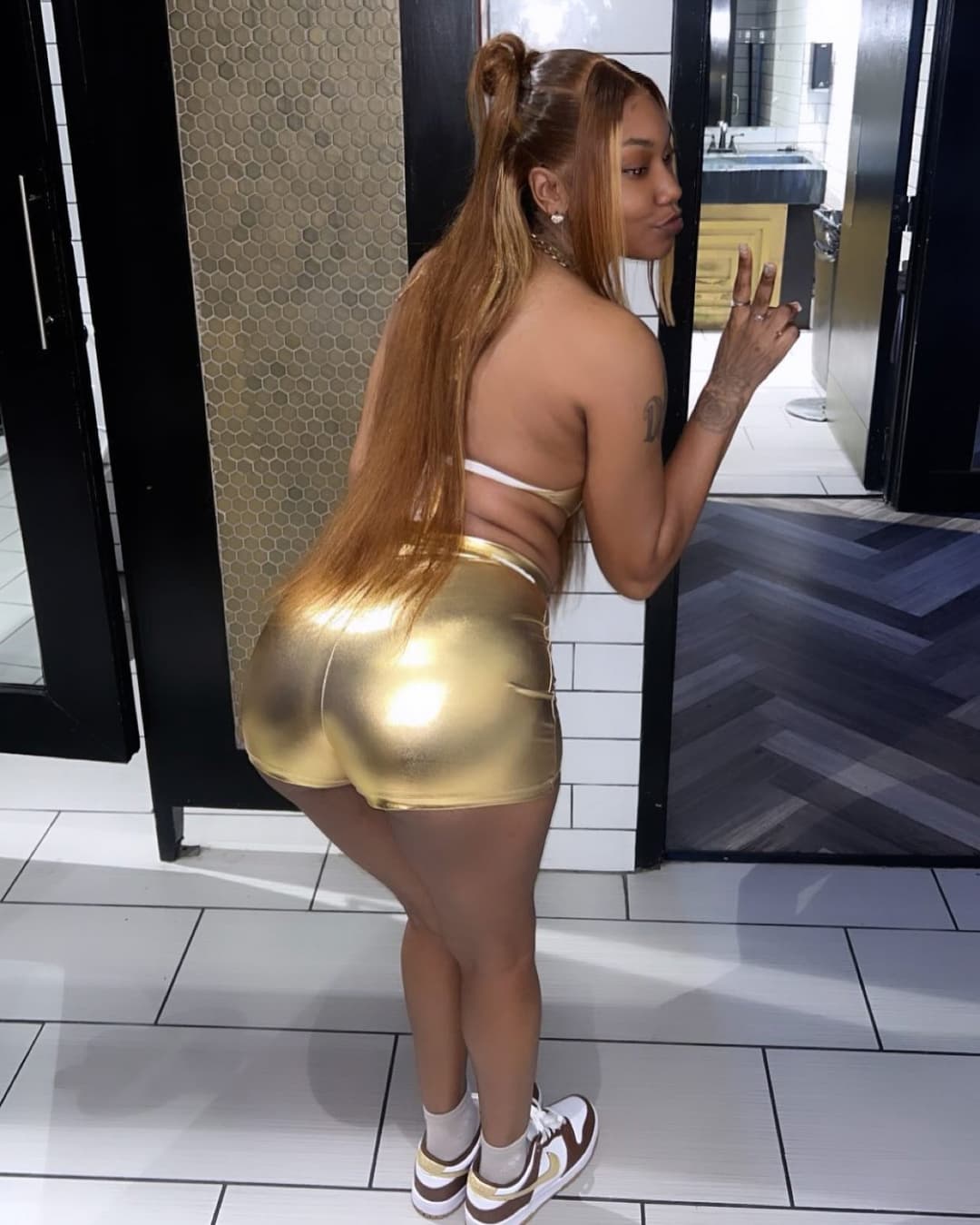 Sexy ebony rapper chick
