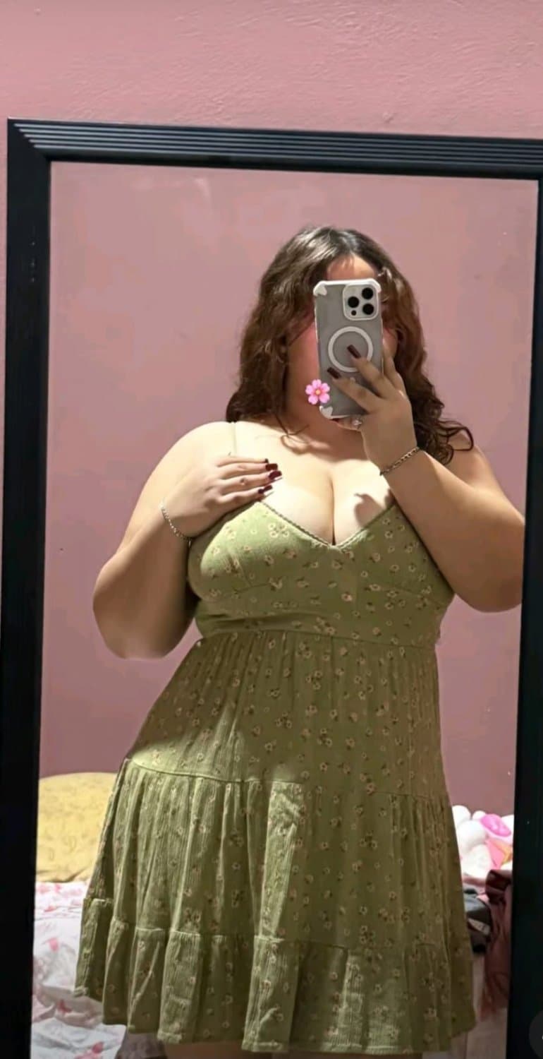 Rica gordita gimiendo de placer