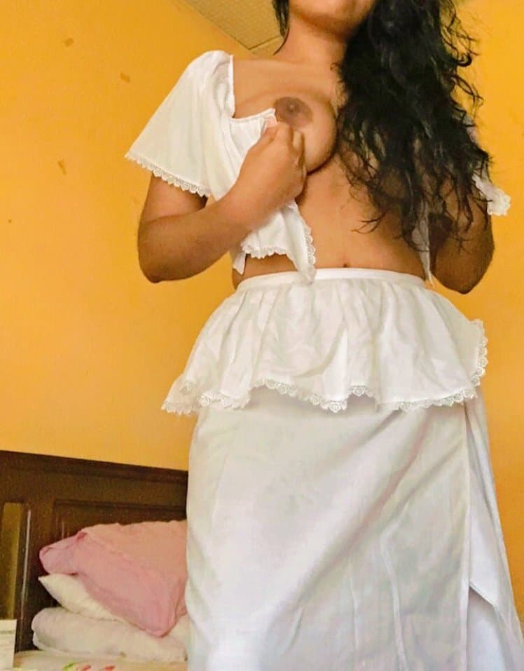 Hot srilanka teen shows after temple visit