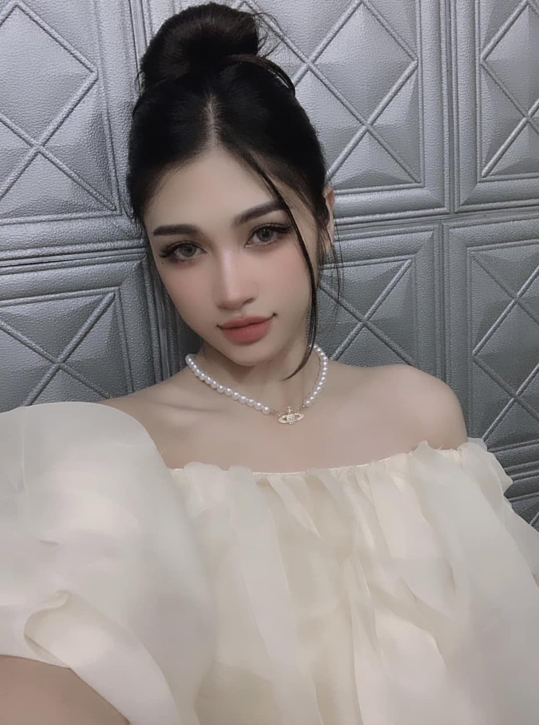 Pretty Asian VietNam Girl Voyeur HiddenCam Toilet Shitting.