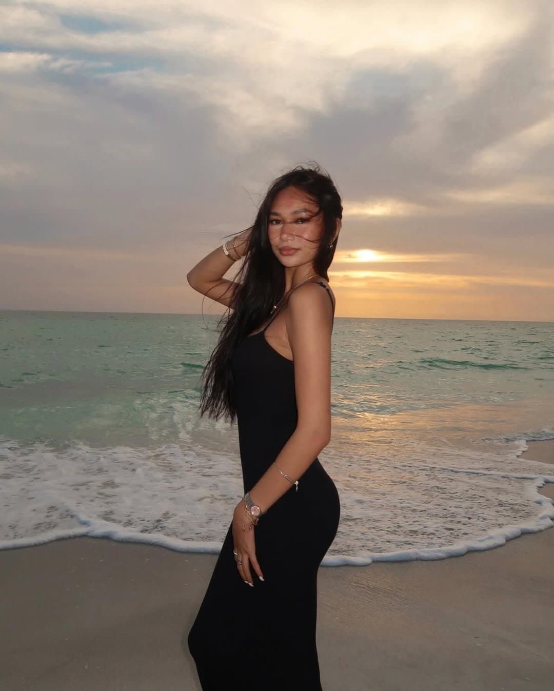 Click to view full size *RARE* Asian Instagram Model’s LEAKED TITS! ??? Check the necklace! Save while you can! ???