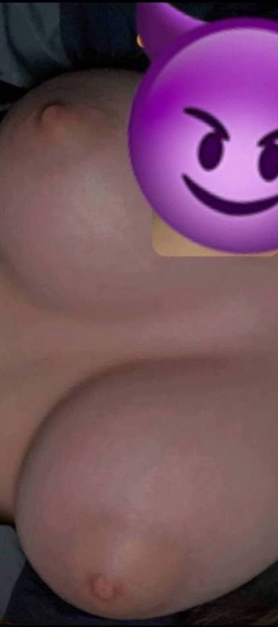 ELLA ES REGINA, ES DE MONTERREY MÉXICO Y ES OTRA PUTITA MÁS QUE FUE ENTREGADA POR SU NOVIO ??