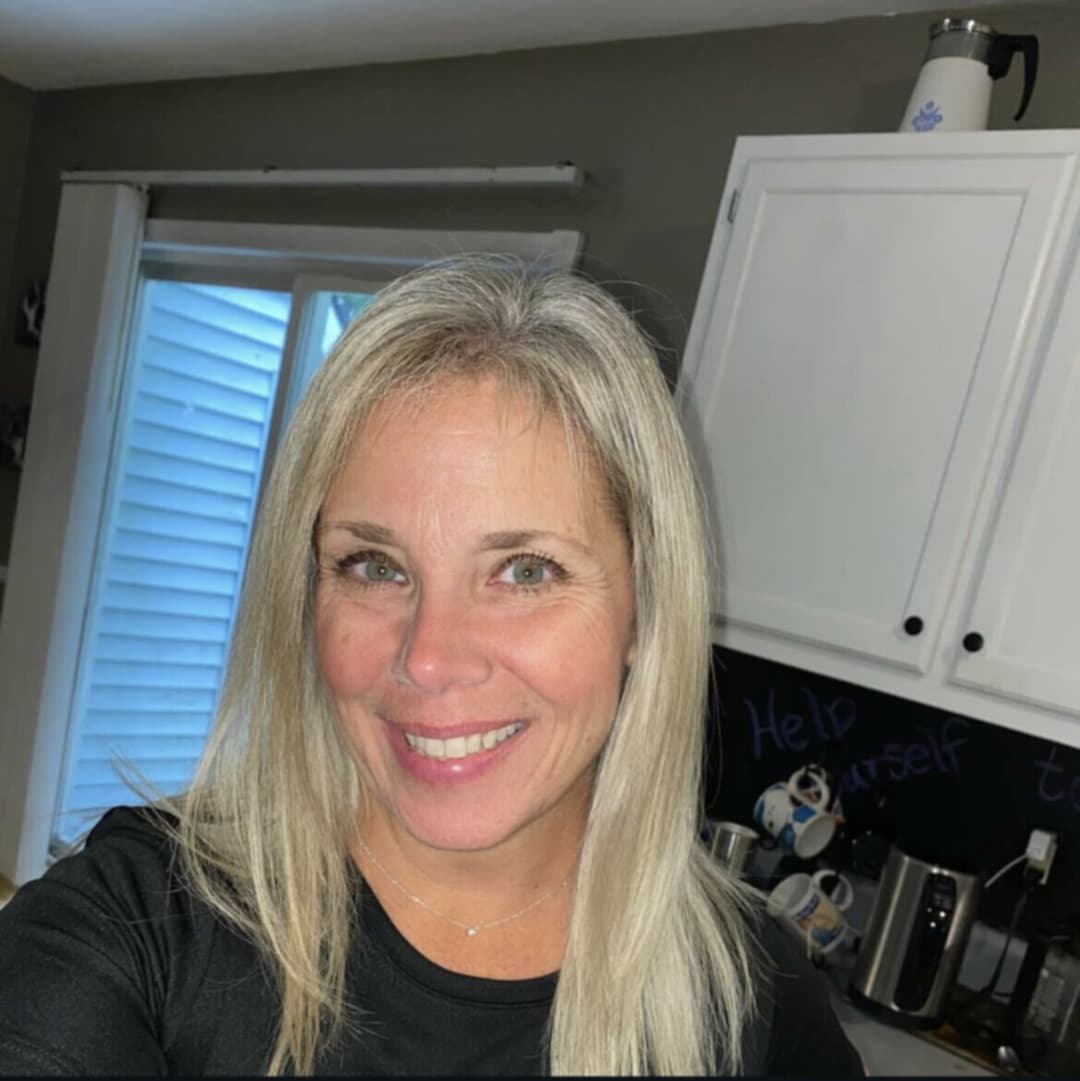 Amateur milf Carol knows her role