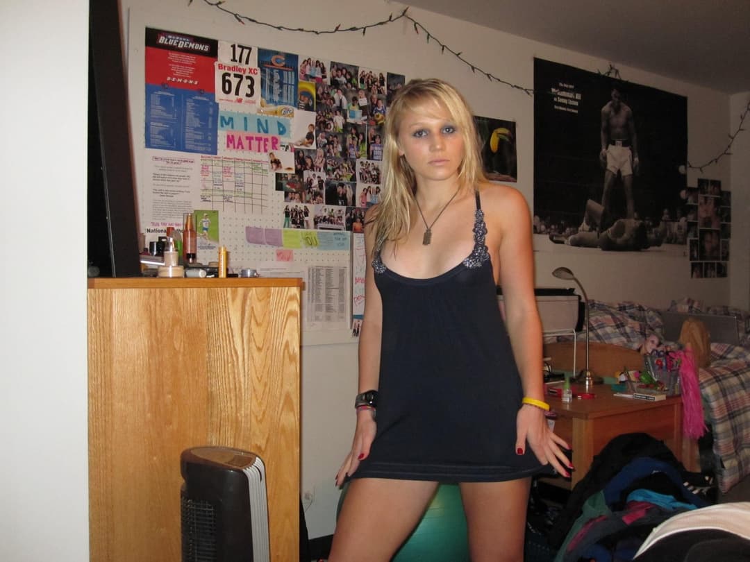 Click to view full size DePaul Coed with Small-tits Leaked