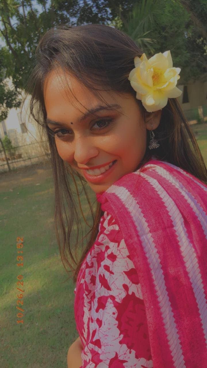 Beautiful punjabi girlfriend seducing her boyfriend with her naughty pictures and mms