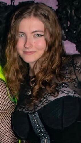 My sister’s got pretty green eyes and big fat tits