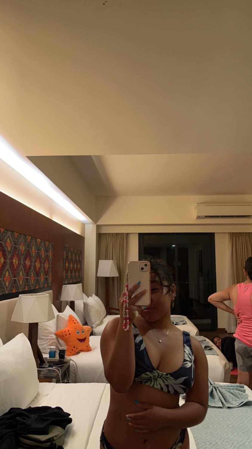 Monique 18 nudes of the busty asian girl