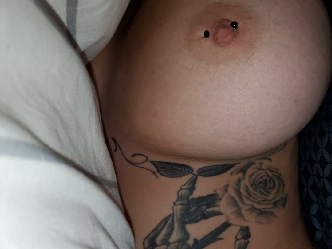 Thick slutty MILF MacKenzie lobes to flaunt her big mommy milkers and thick ass ..