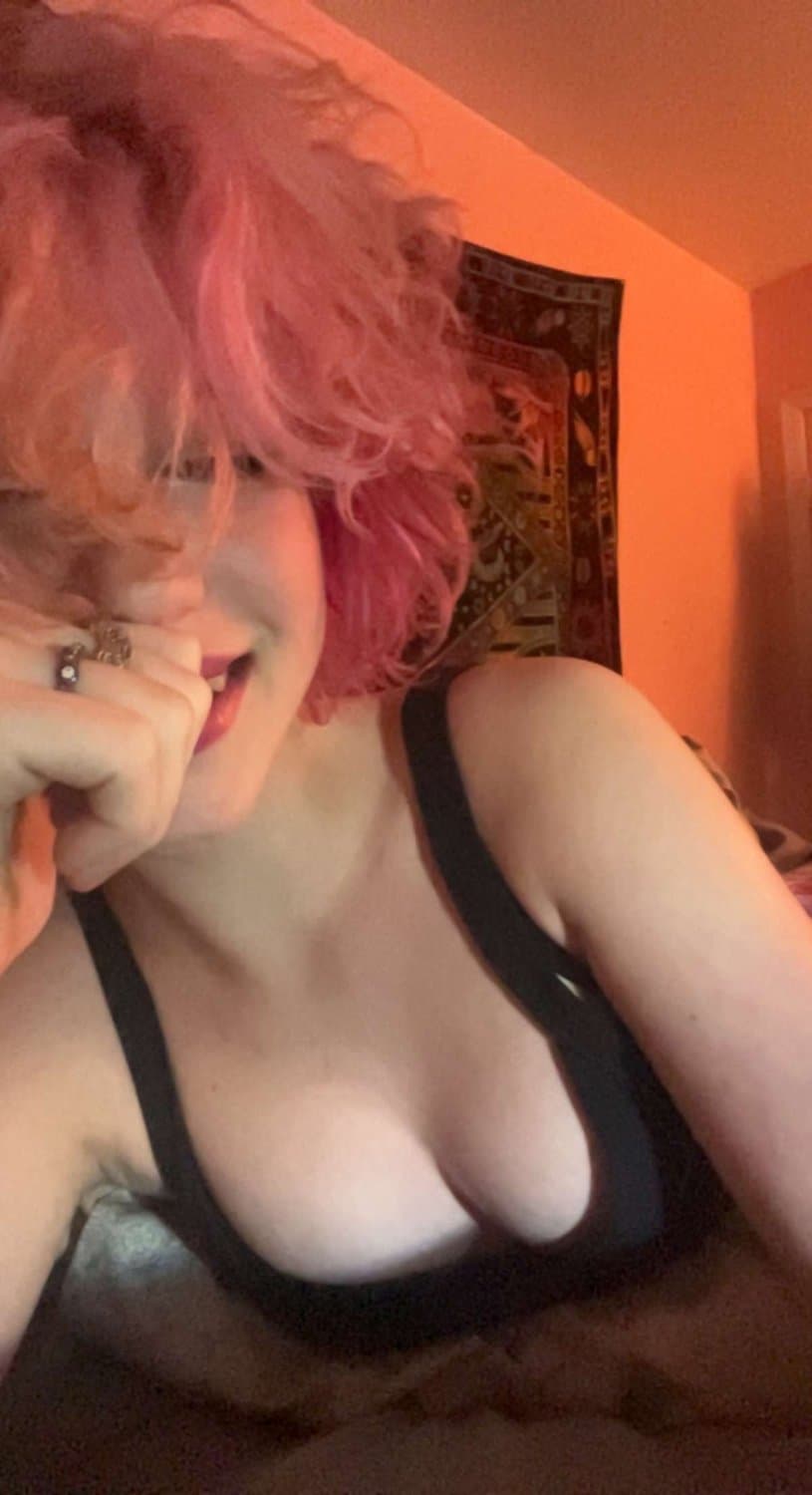 pink haired emo girl arches and shows ass