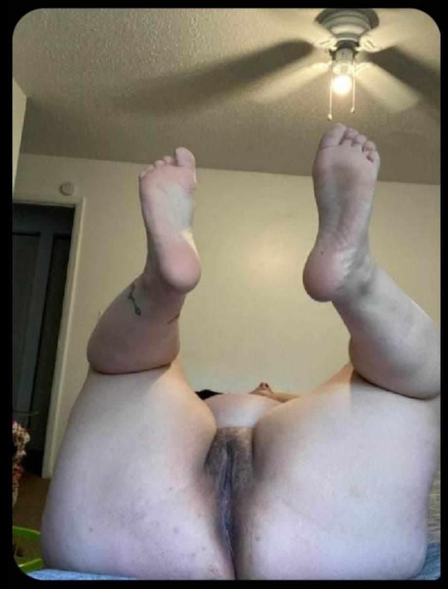 Bbw pussy legs up