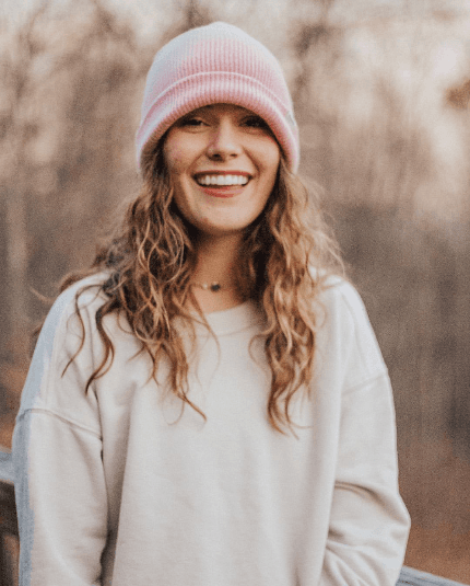 Christian milf whore Mary Kate Robertson has a hot mom bod and a five head that needs painting