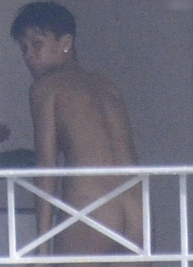 Rihanna Is Such A Beautiful Goddess Slut How Could You Not Resist A Edging Session ??