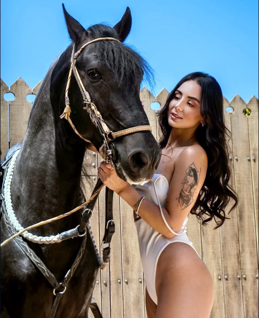 Latina flaca sexy hermosa turrita con culo deliciosa mostrando su coño mojadita cachonda