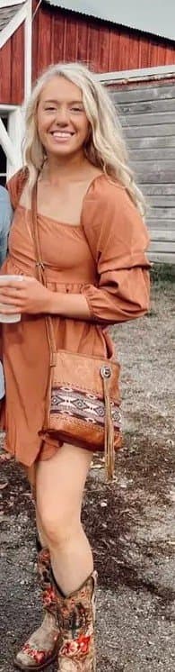 Blonde slutty country girls are always the freakiest. She wants to be made famous