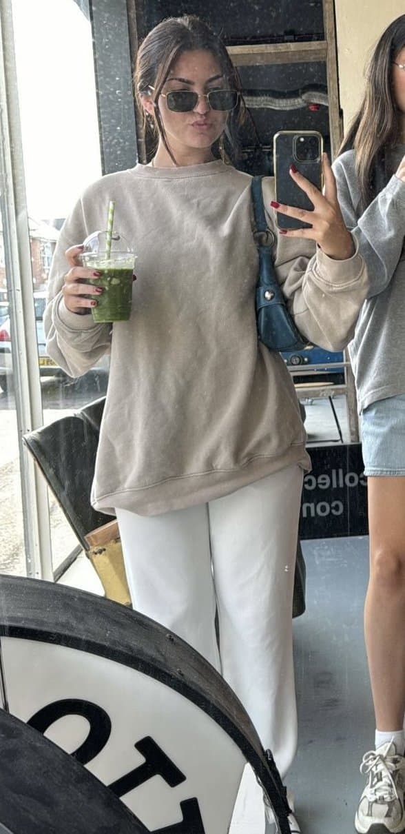 Cheating college girl can’t resist drunk makeout sessions