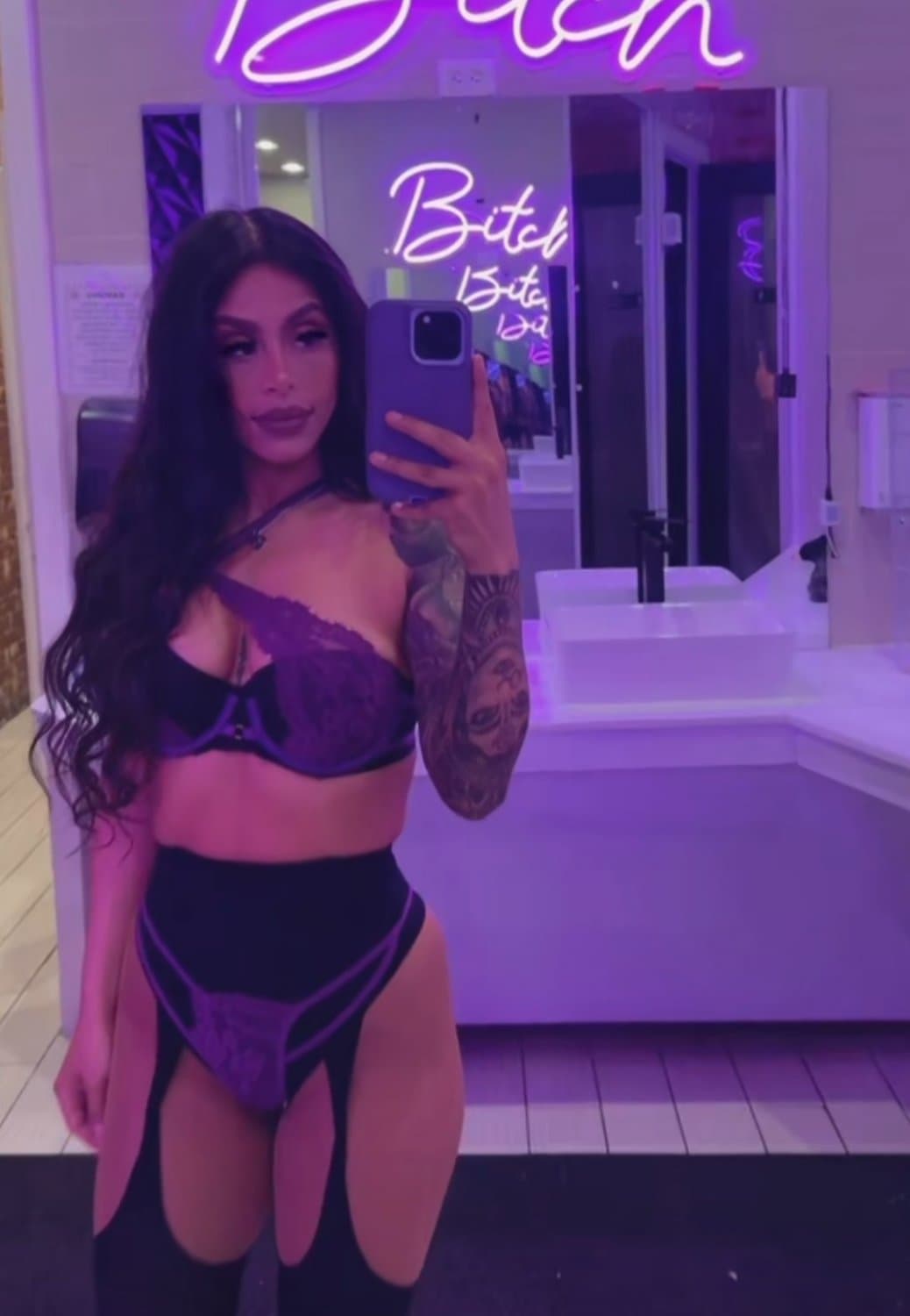 Sexy Latina MILF, Pregnant, Feet, Fit, Comments Welcomed.