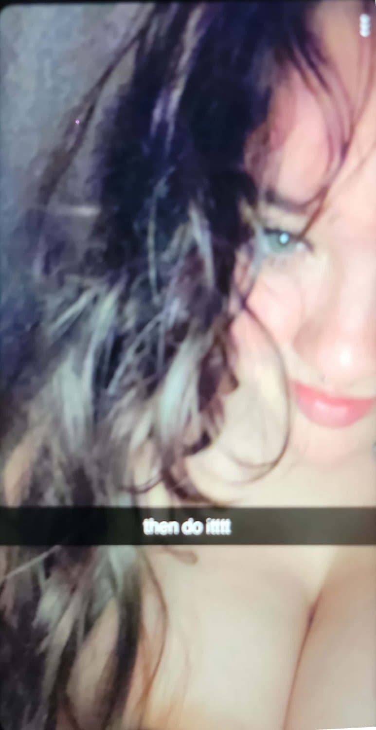 Hot teen girl shows her body off on snapchat