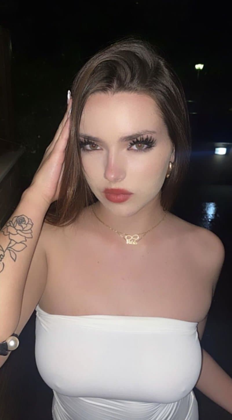 Silvia la jovencita calientapollas de Salou