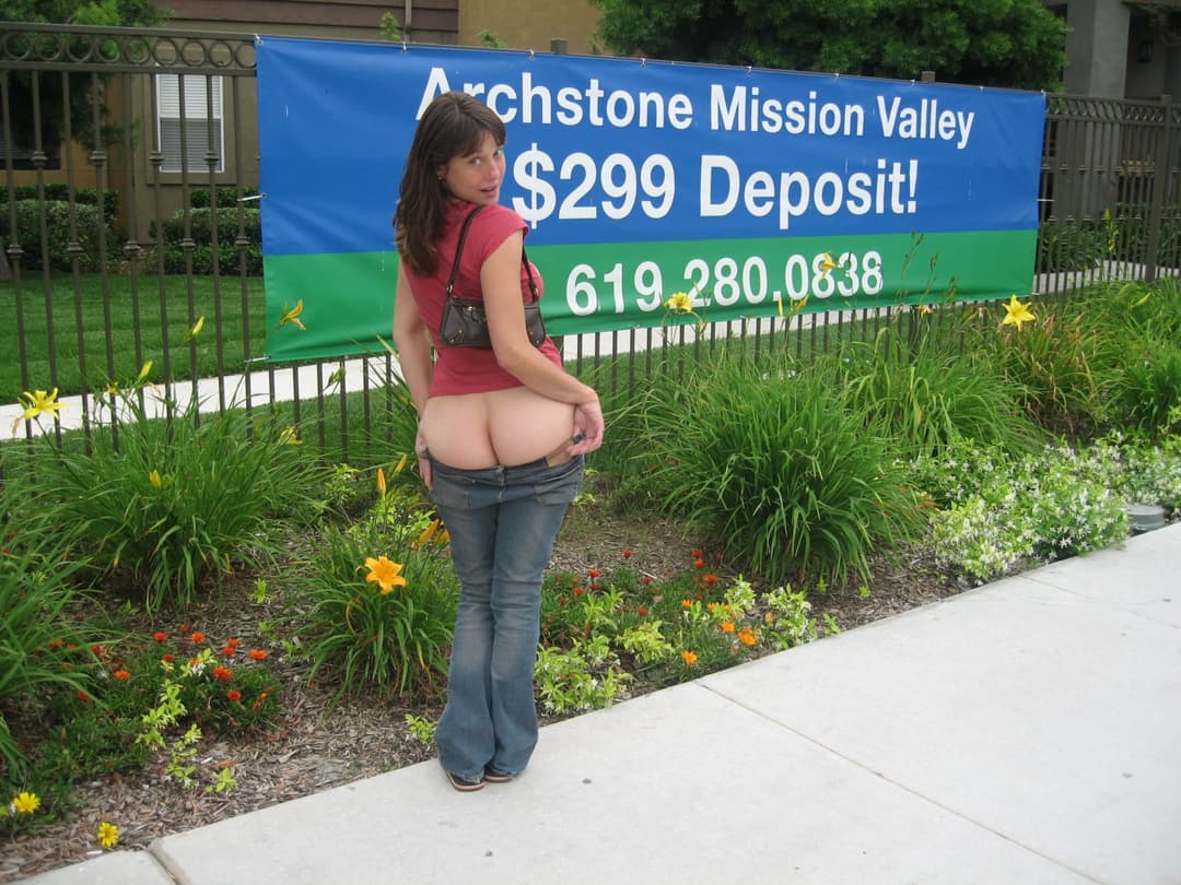 Friends group mooning around San Diego