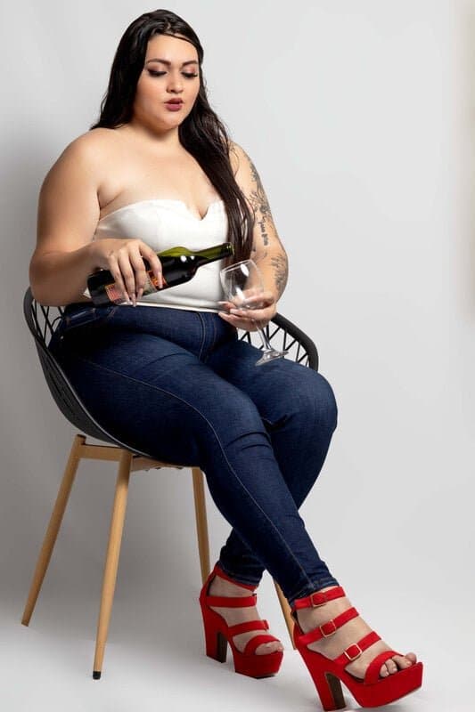 Charlotte_mayer (xhamster) perfect BBW Spanish babe, prettiest smile and curvy with pretty feet