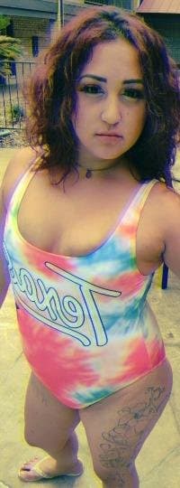 iPhone repair guys are lucky . 32 year old single milf mom Latina *REAL* camera roll