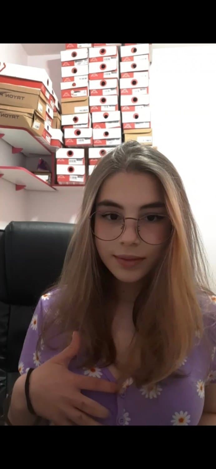 Loirinha vazou se exibindo em vídeo chamada