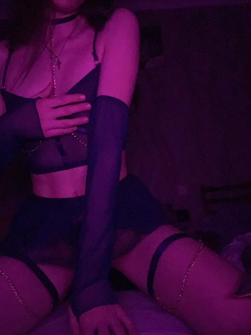 Slutty peeing Asian - bfs kik in comments