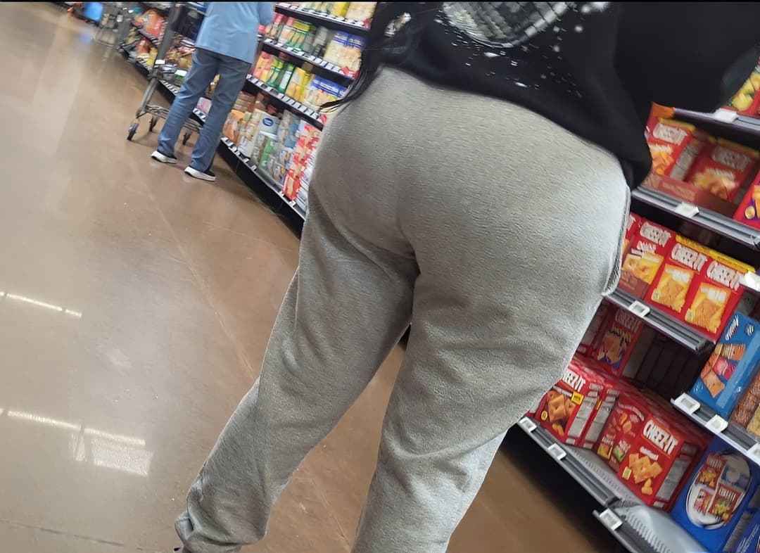 Candid Black woman with PHAT ass (VPL)