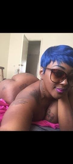 THICK BiG BOOTY MATURE EBONY MOM. MILF COUGARS phone leaked real camera roll