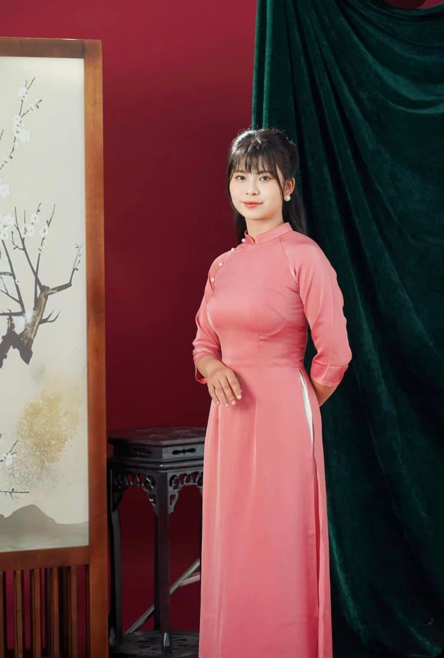 Click to view full size máy địt không đủ, đĩ Kiều Nhi chọn chơi tập thể ?