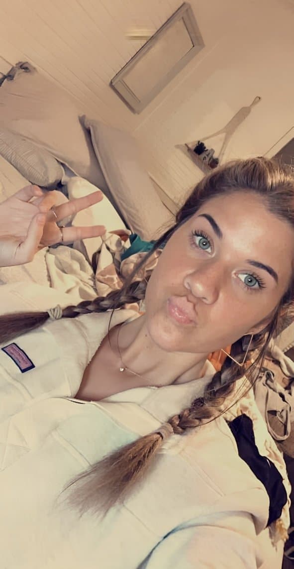 White bop with a nose built for sniffing stinky thug ass