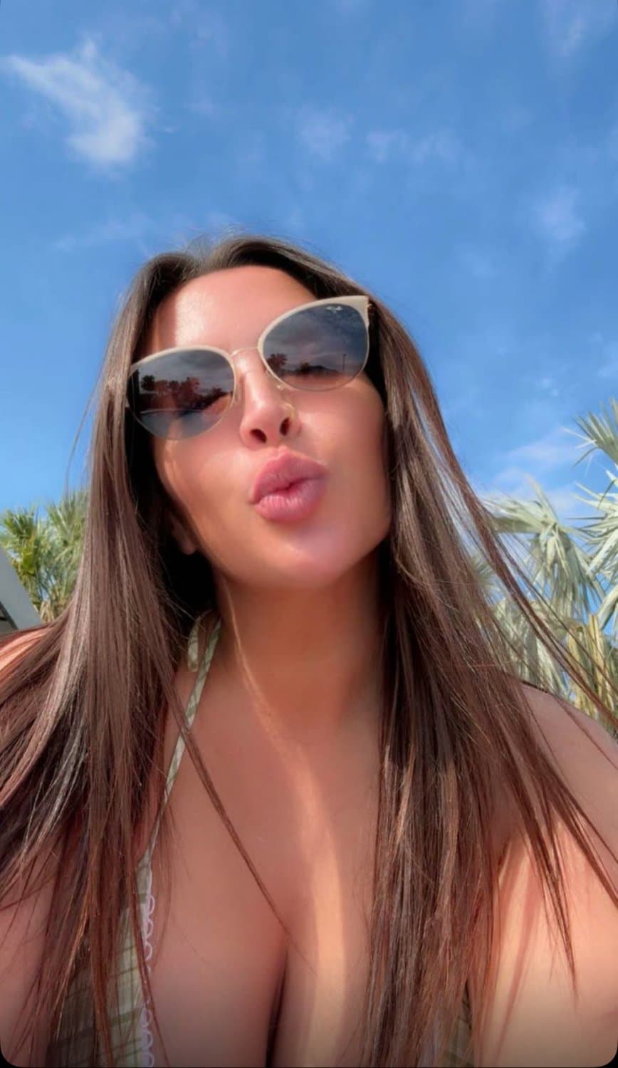 pawg with pretty dsl teasing fat ass, pretty feet, and big tits in bikini