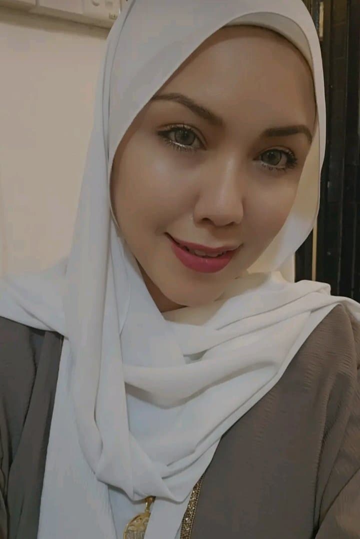 Lyanaratuspa leaked video melayu tetek besar padu