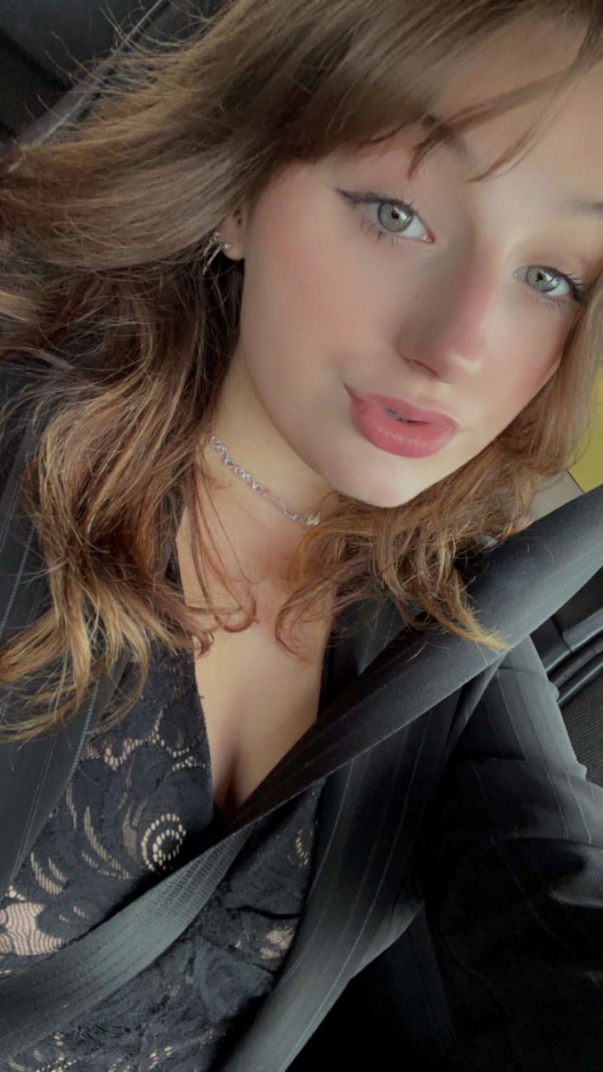 Click to view full size This horny 19 year old slut loves to fuck herself for older men