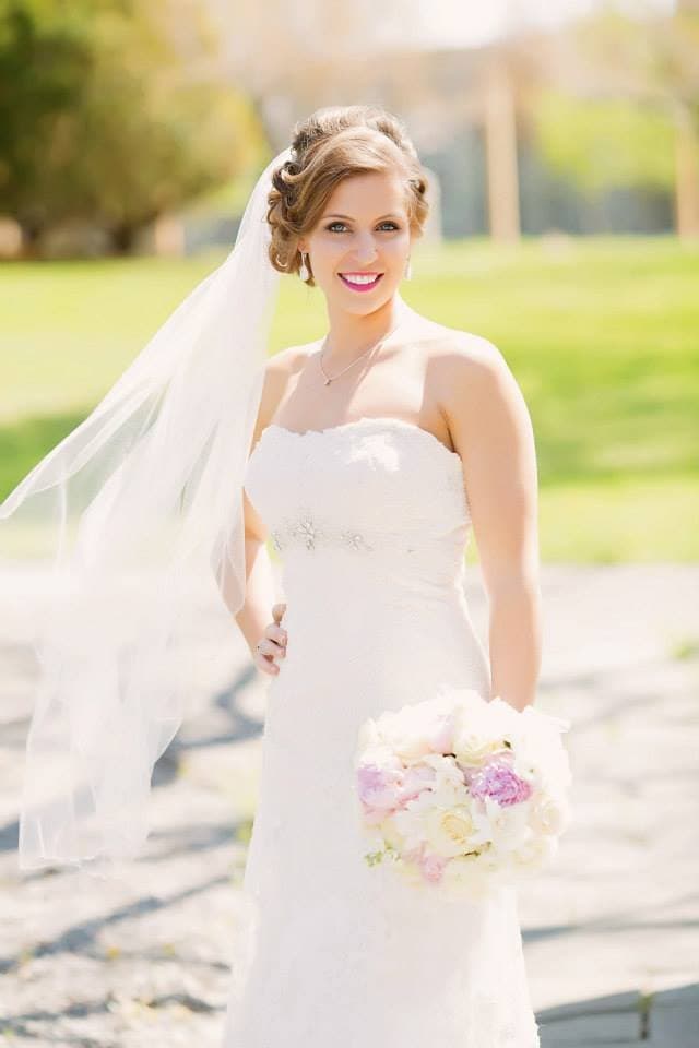 Sexy Burnette milf looking for excitement.