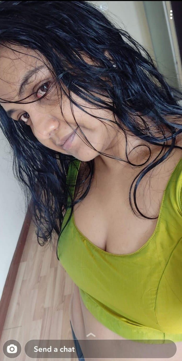 Click to view full size Tamil wife Kruthiga Nude