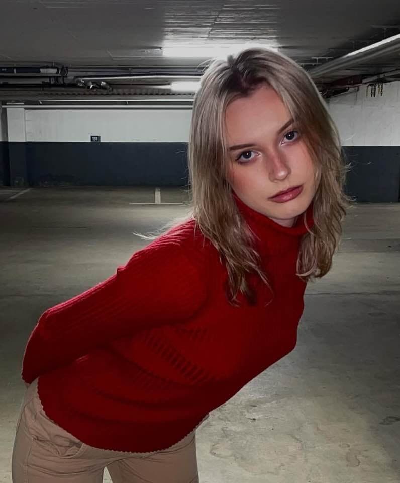 Elina 20 sweden ( no nudes ?)