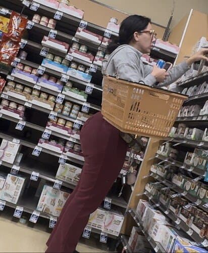 Alluring big booty shopping (not oc)
