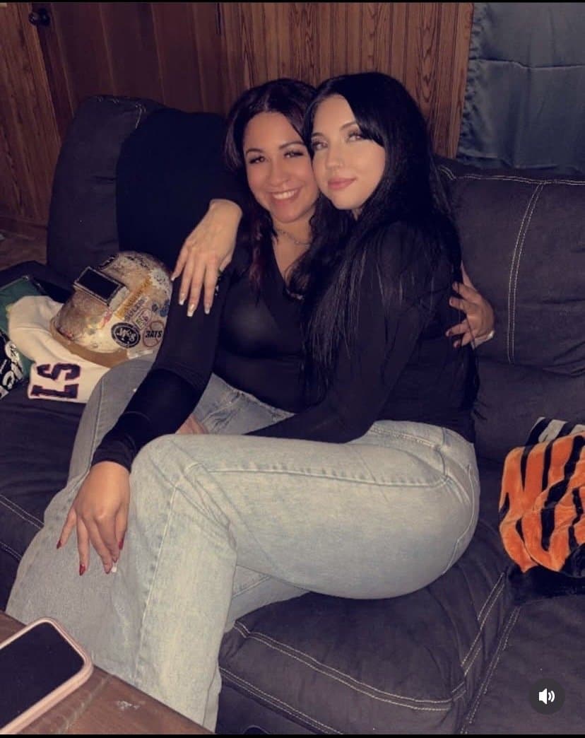 Snowbunny bitch Cat only lets black clap those big buttcheeks