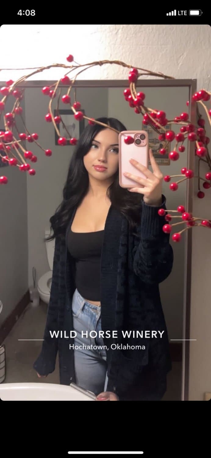 Snowbunny bitch Cat only lets black clap those big buttcheeks