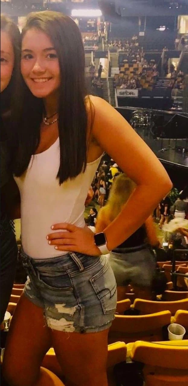 Click to view full size This slutty girls wants her holes a demolished