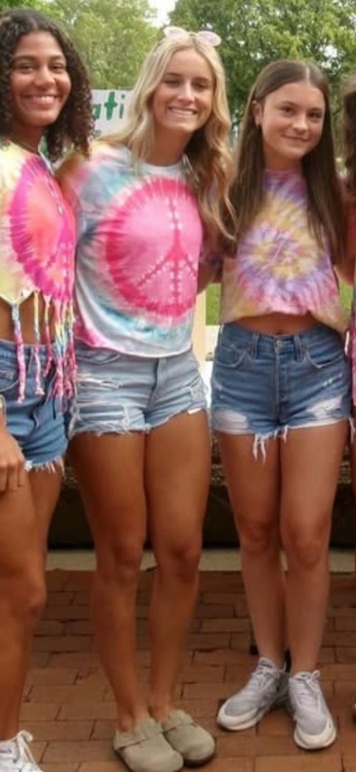 18 yr old Phoebe caught me taking creepshots of her cute ass