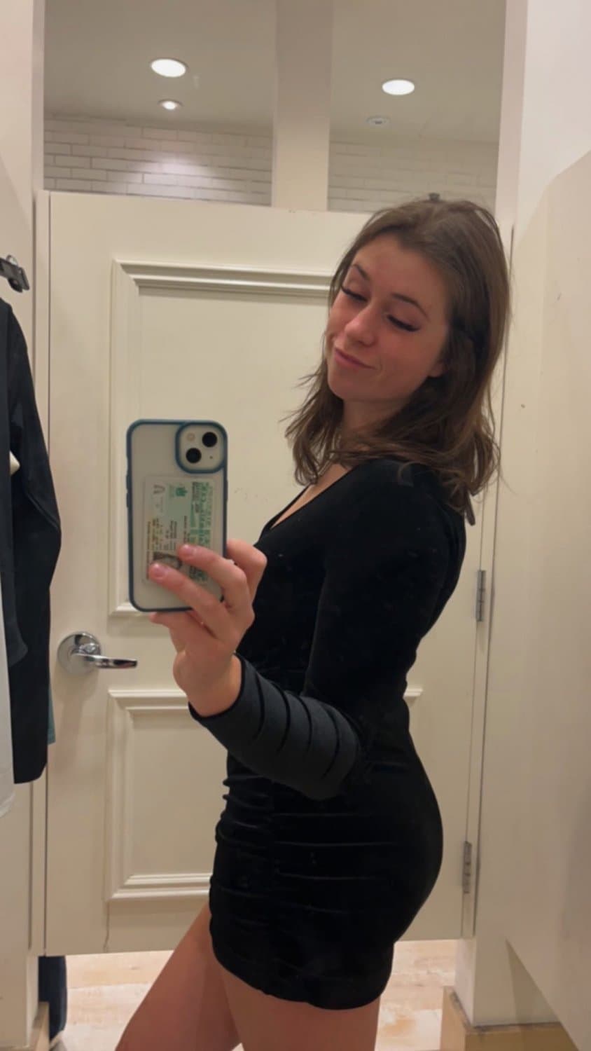 Click to view full size Which sister is hotter Skylar and Alexis