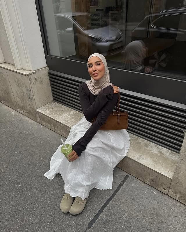 Arab hijabi girl with nice feet and soft boobs - hijab from austria