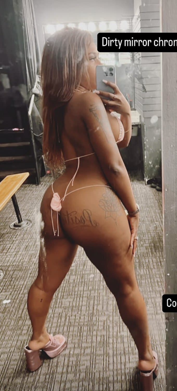 Beautiful ebony stripper hoggy twerkin