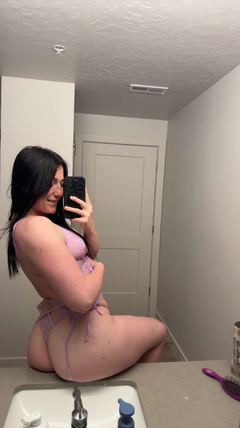 Wife’s second time being shared and getting ready to be fucked.