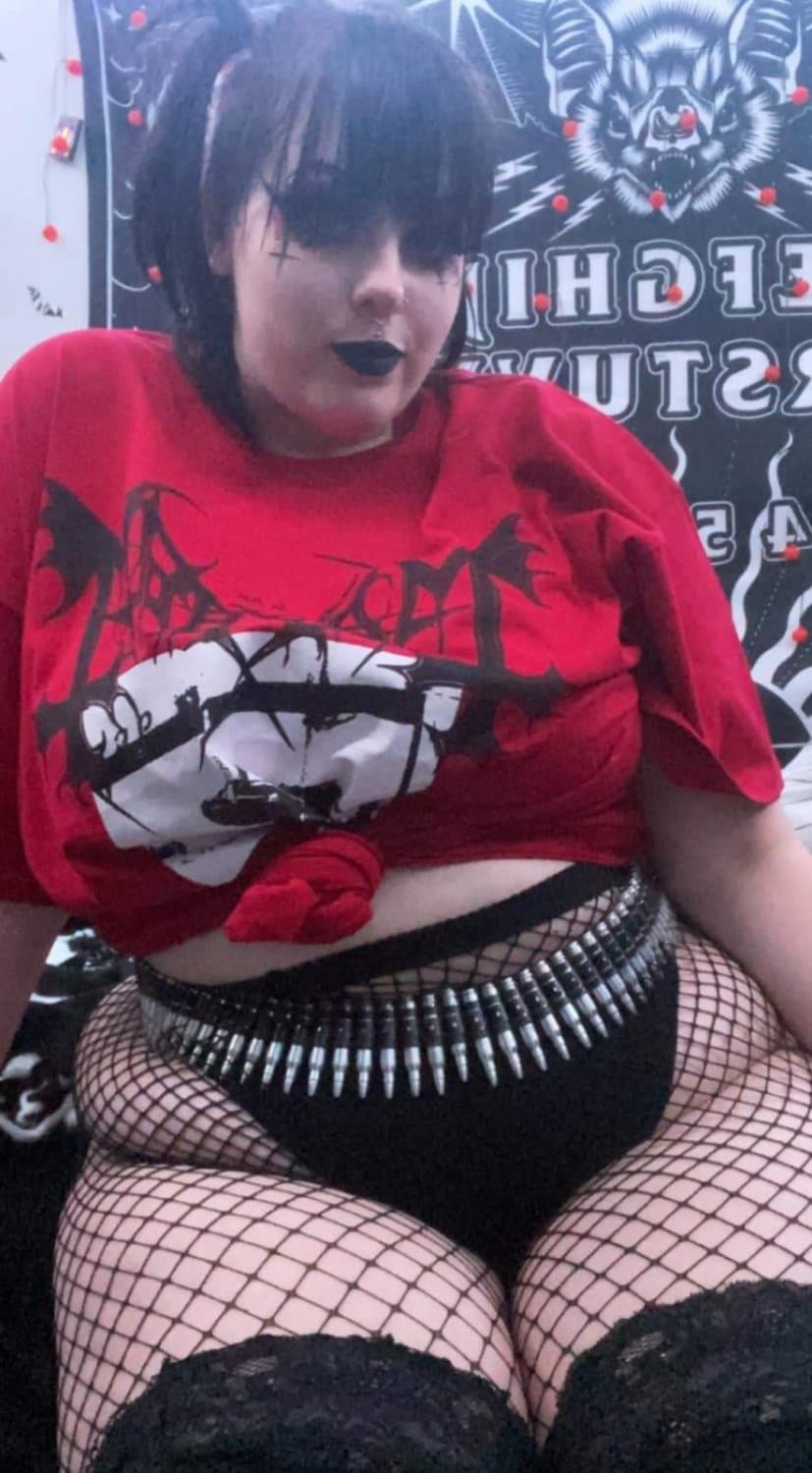 Hot alt BBW, does anyone have her nudes?