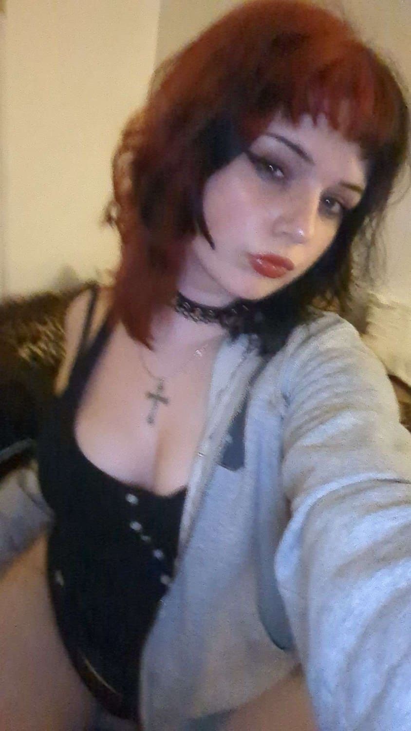 Sexy goth egirl from Discord p1