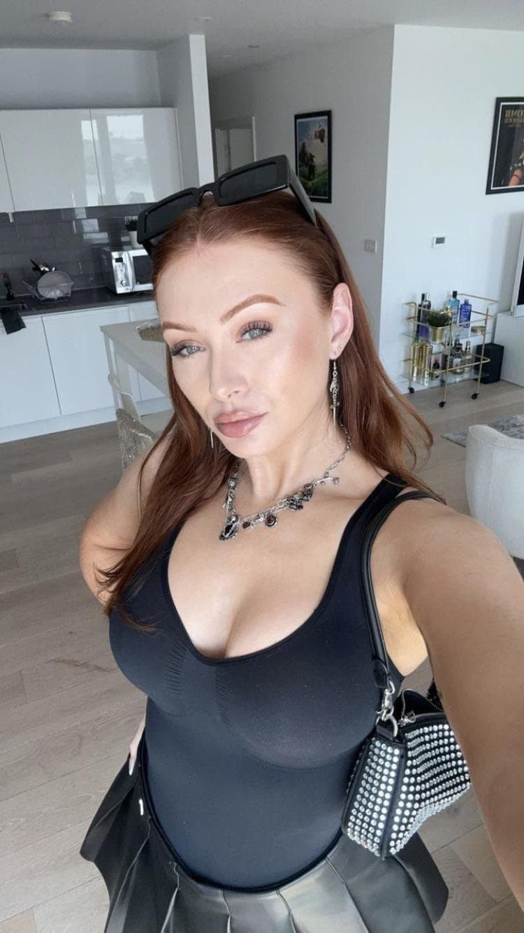 Elz the witch goon for her big tits such perfect chav goon fuel